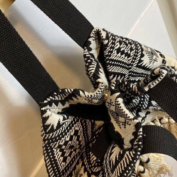 Woven Tribal Boho Style Tote Bag With Tassels - Picture 4 of 13